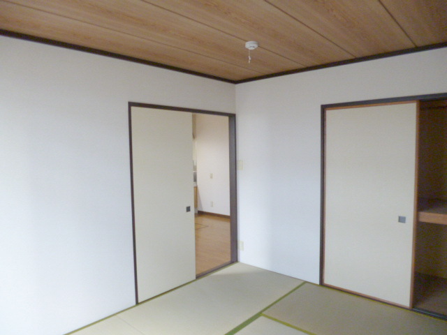 Other room space. There are Japanese-style room