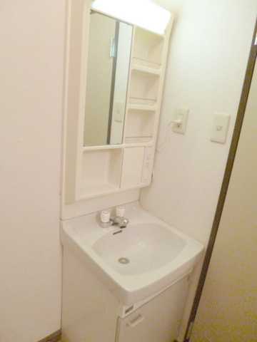 Washroom. Independent wash basin