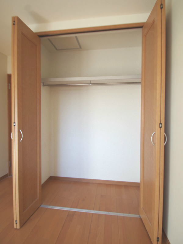 Receipt. Closet with depth!