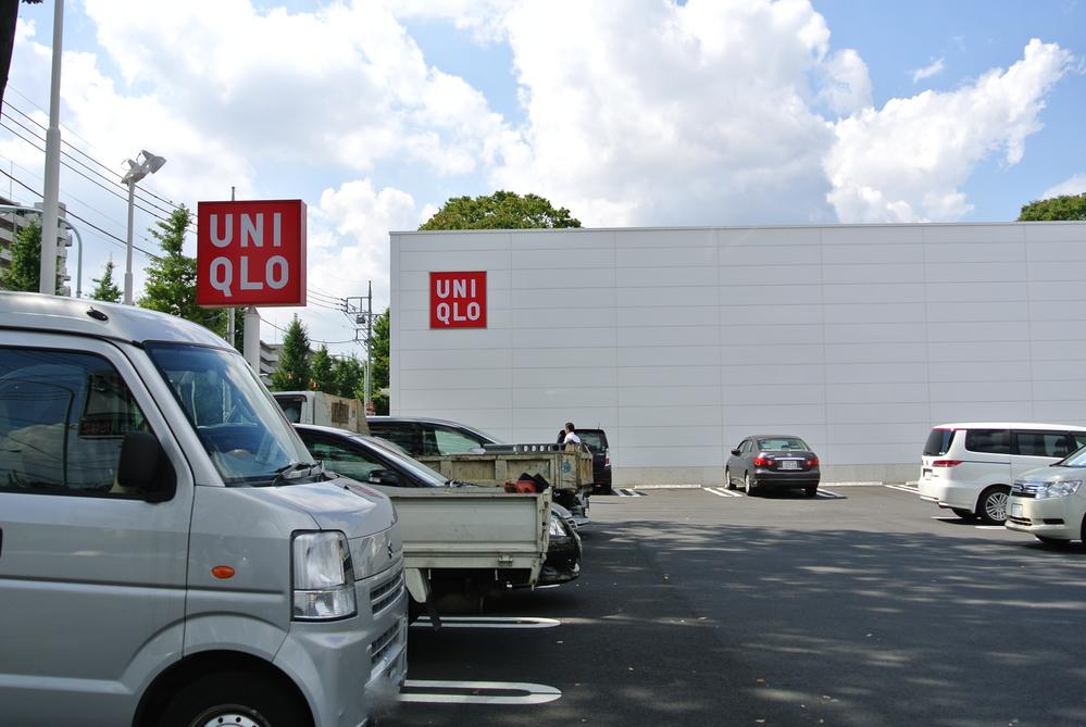 Shopping centre. 977m to UNIQLO Hachioji Takakura shop