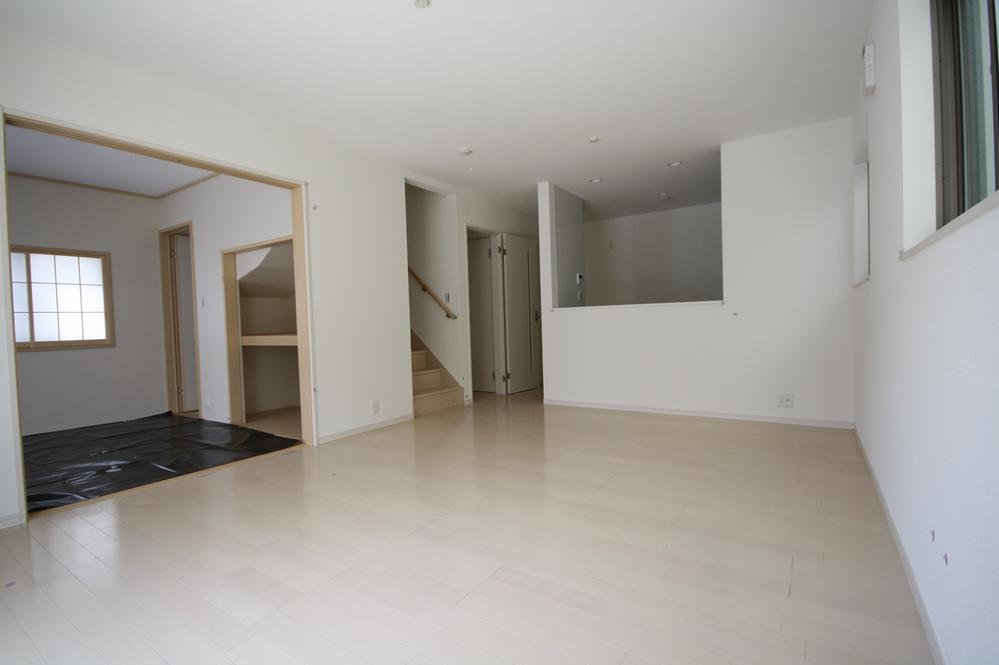 Same specifications photos (living). Example of construction