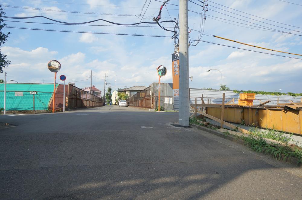 Local photos, including front road. Local (July 2013) Shooting