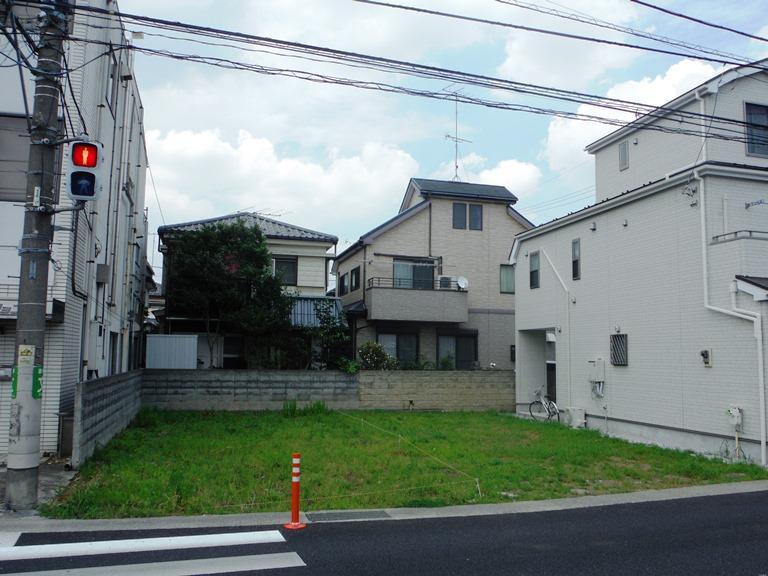 Local photos, including front road. Local (September 2013) Shooting