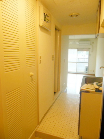 Entrance. It will have been transmitted is a feeling of cleanliness from the entrance space