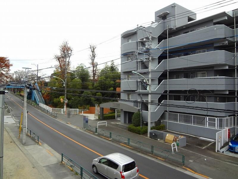 Local photos, including front road. 2 line 3 Station Available