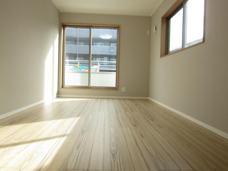 Non-living room. 7.5 Pledge of Western-style