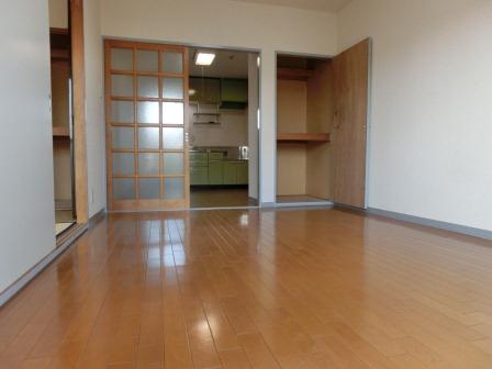 Living and room. East side Western-style