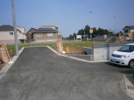 Local photos, including front road. Frontal road