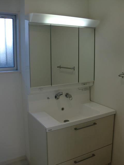 Wash basin, toilet. Indoor (10 May 2013) Shooting