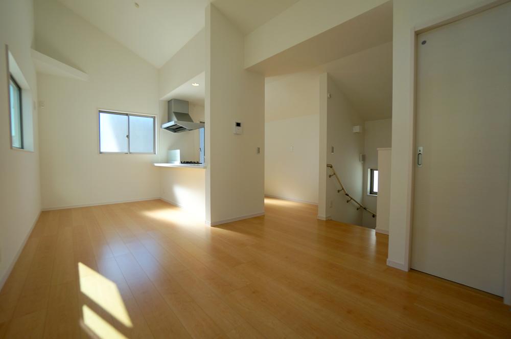 Living. Building 2 living