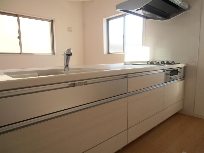 Kitchen. Indoor (12 May 2013) Shooting