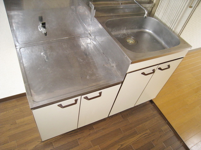 Kitchen. It is I'm easy to dishes to say that two-burner gas stove is put