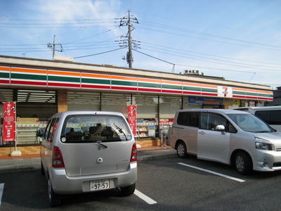 Convenience store. 280m to Seven-Eleven (convenience store)