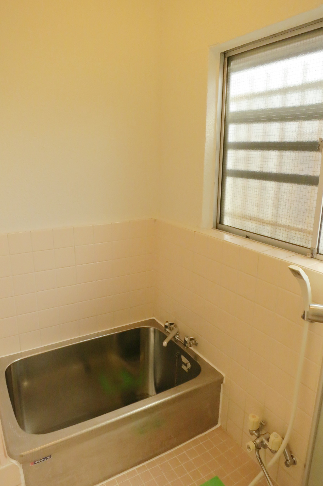 Bath. It contains the light from the window