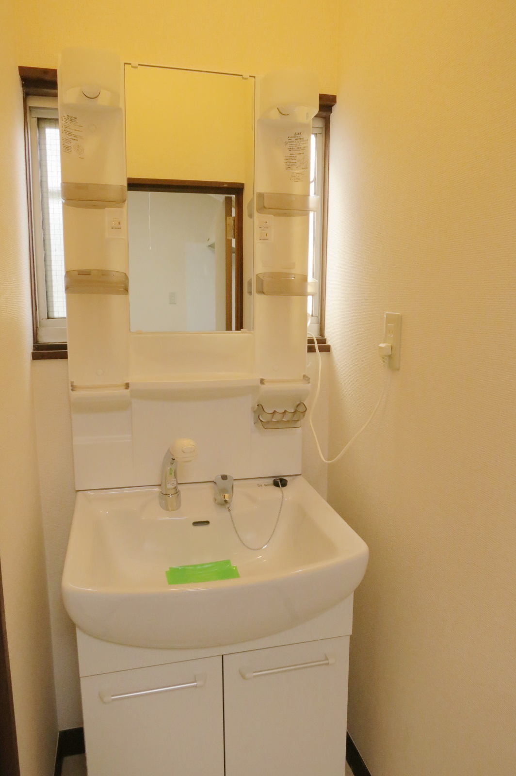 Washroom. Wash ・ Changing room Shampoo dresser new Madoyu