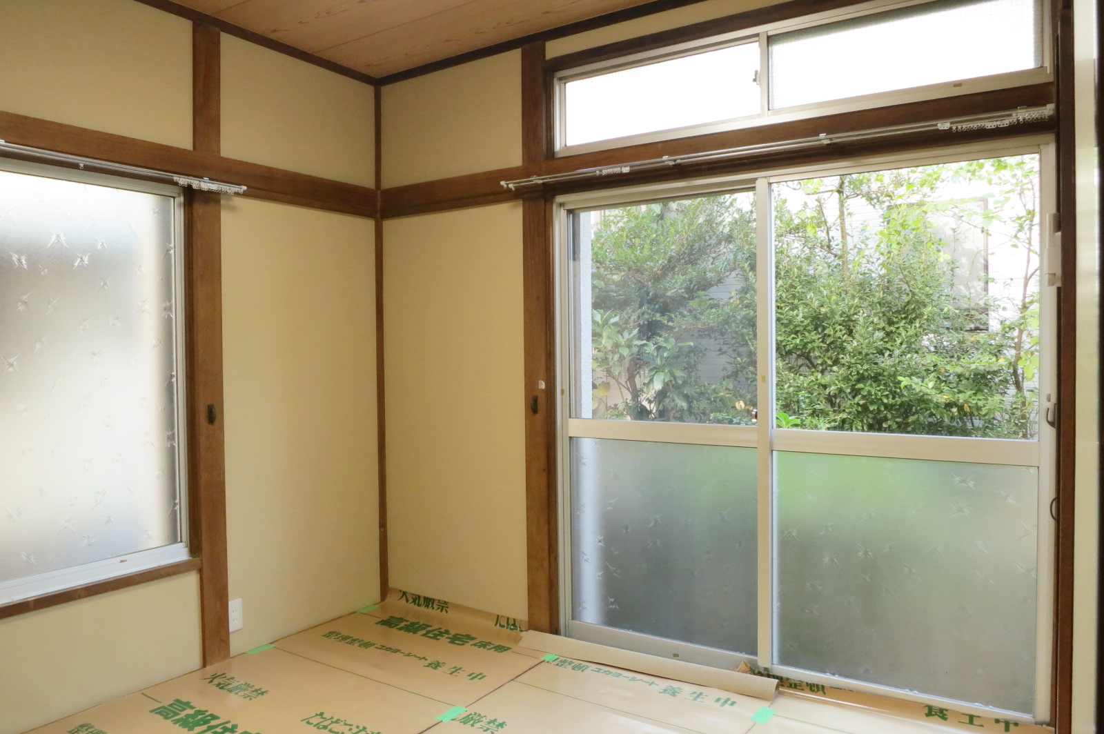 Living and room. First floor 4.5 mat Japanese-style room It is bright with two-sided lighting