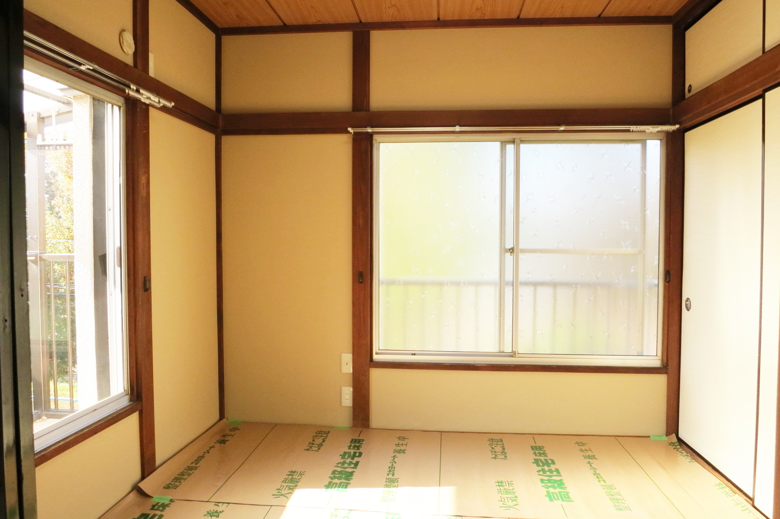 Living and room. It goes out to the second floor 4.5 tatami mats Japanese-style veranda Two-sided lighting