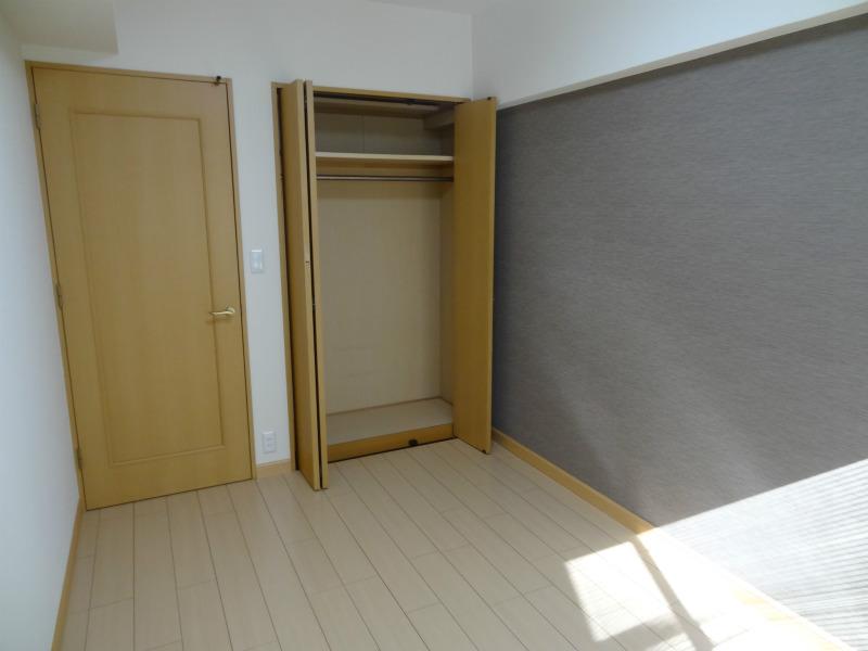 Non-living room. Indoor (12 May 2013) Shooting