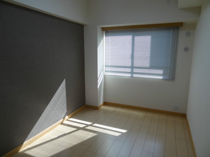 Non-living room. Indoor (12 May 2013) Shooting