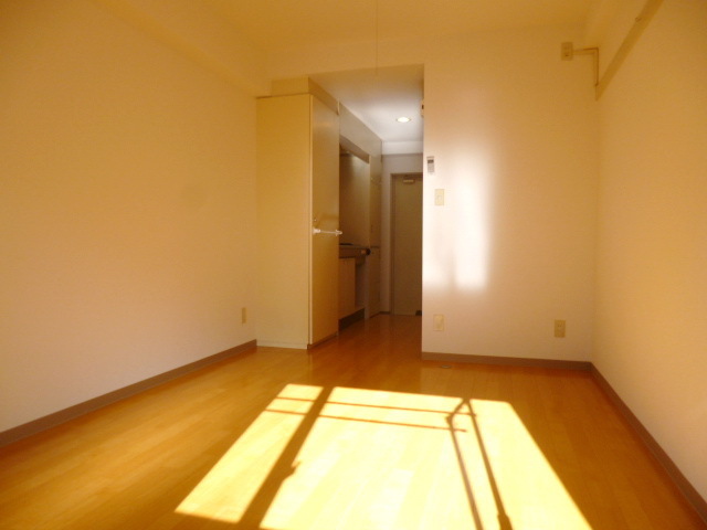 Other room space. A bright room