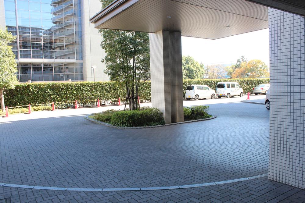 Other common areas. Common areas Porte-cochere