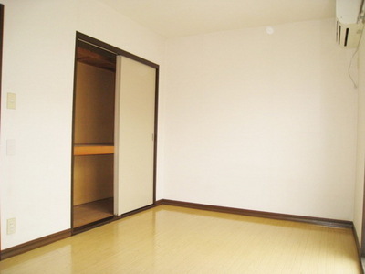 Other room space. Yu Yu single life with a feeling of freedom living room