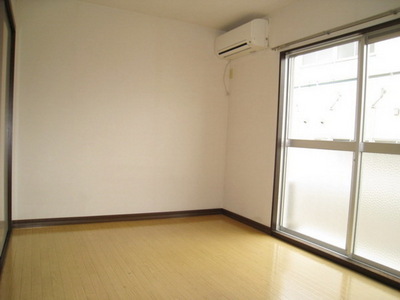 Living and room. Sunny living room is I of course bright