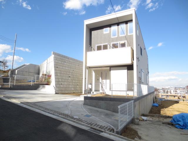 Local appearance photo. Building B Front south 6m road, Site of 61 square meters