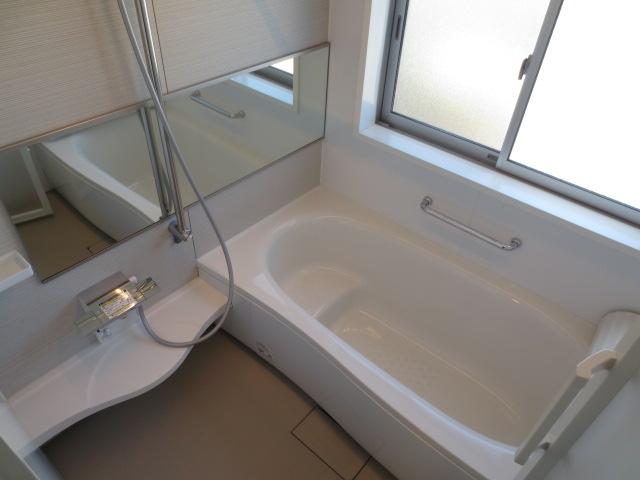 Bathroom. Building B Tub of sitz bath can be a multi-step specification