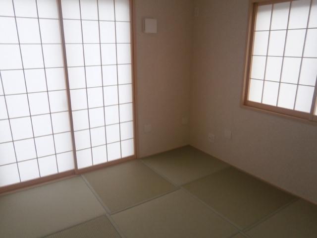 Non-living room. 1 Building