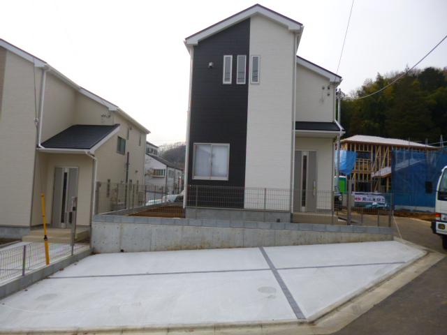 Local appearance photo. Building 3