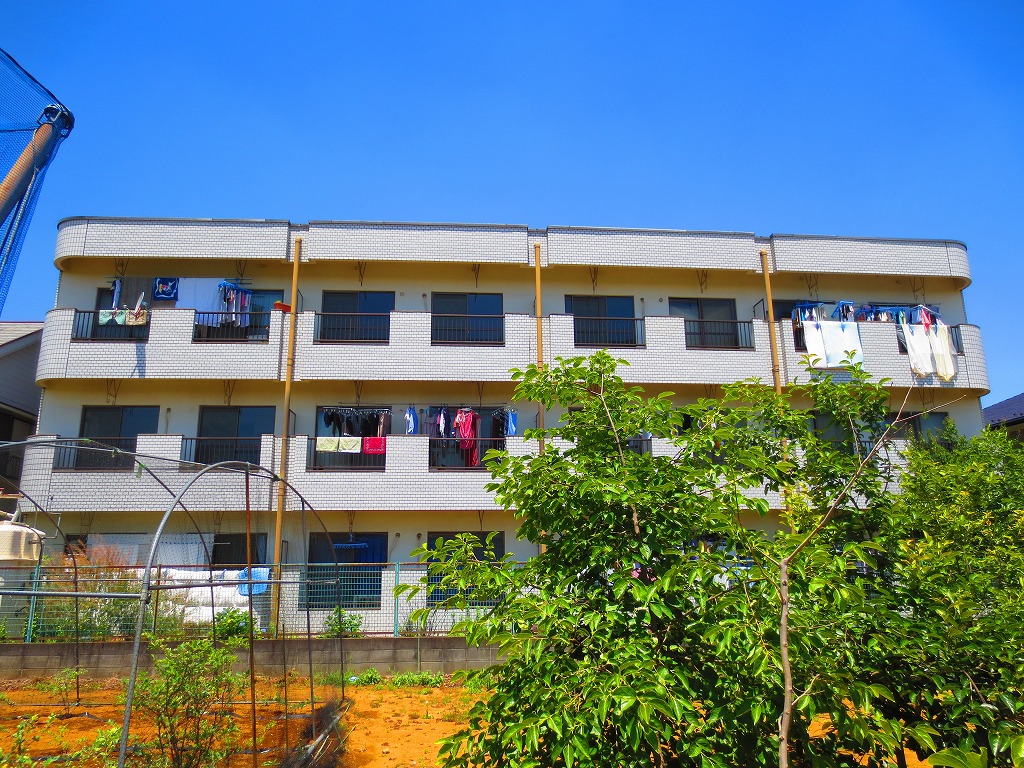 Building appearance. Situated in a quiet, residential area ☆