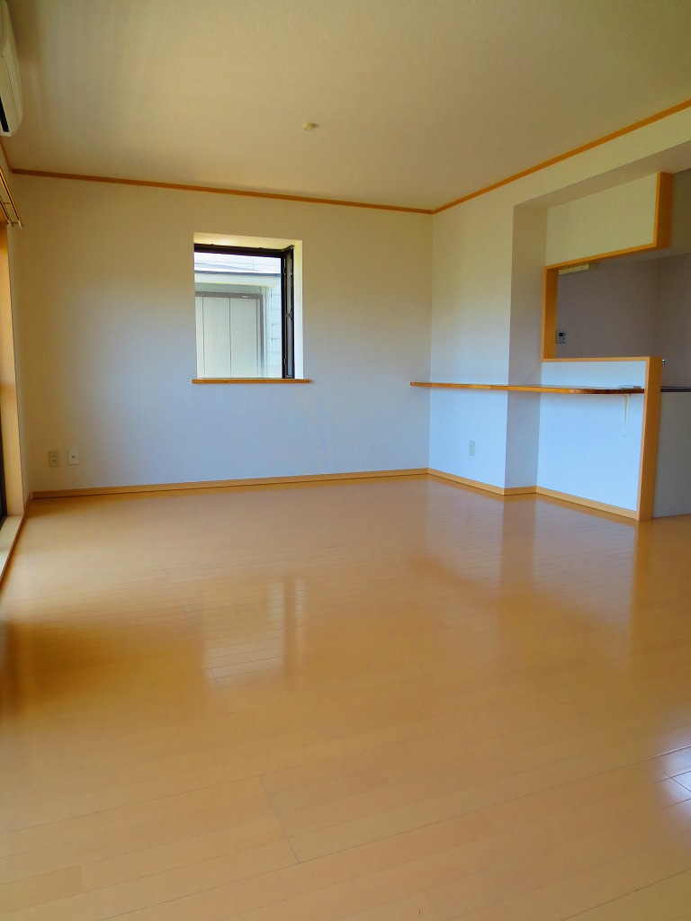 Living and room. Cleaning is the Ease of flooring