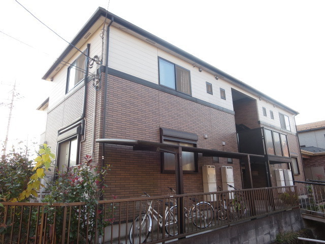 Building appearance. Situated in a quiet, residential area