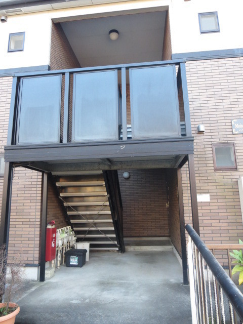 Entrance. It is a Staircase
