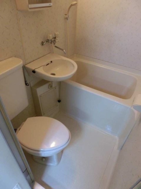 Bath. Easy 3-point unit bus of cleaning