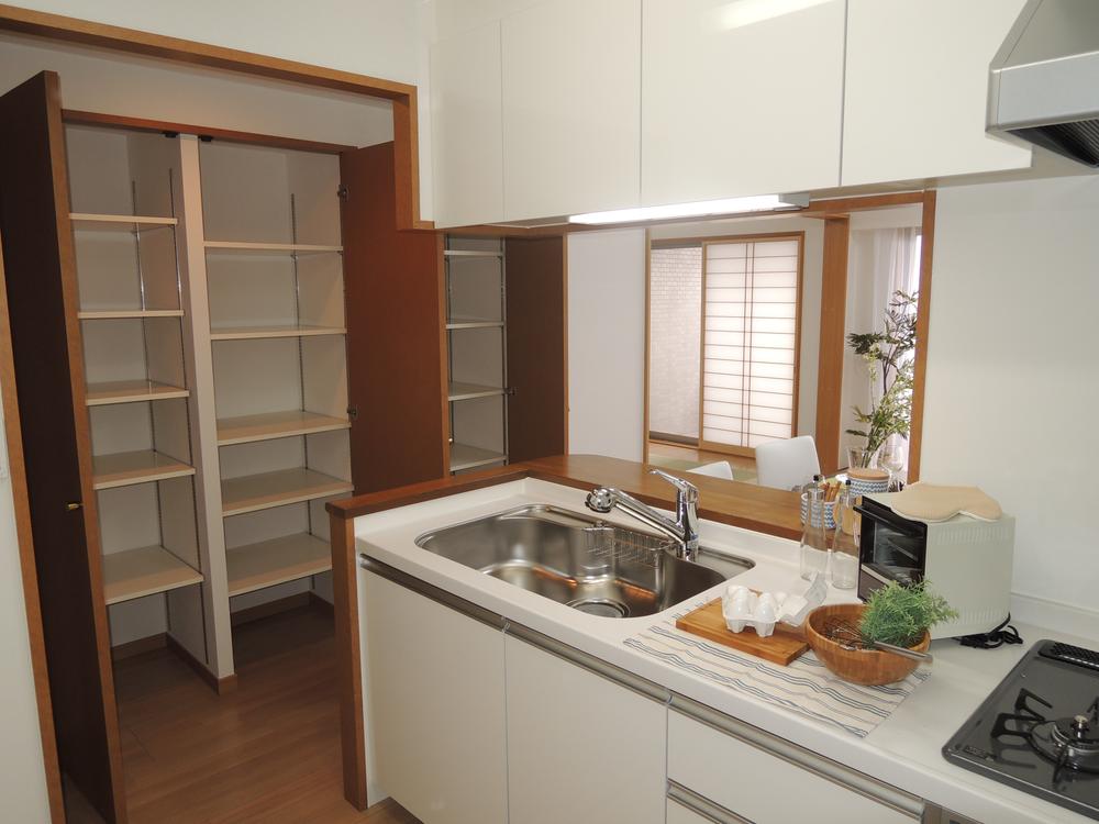 Kitchen. Indoor (12 May 2013) Shooting