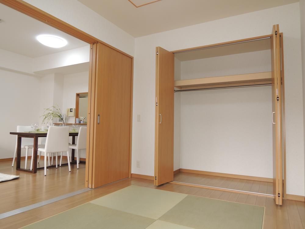 Non-living room. Indoor (12 May 2013) Shooting