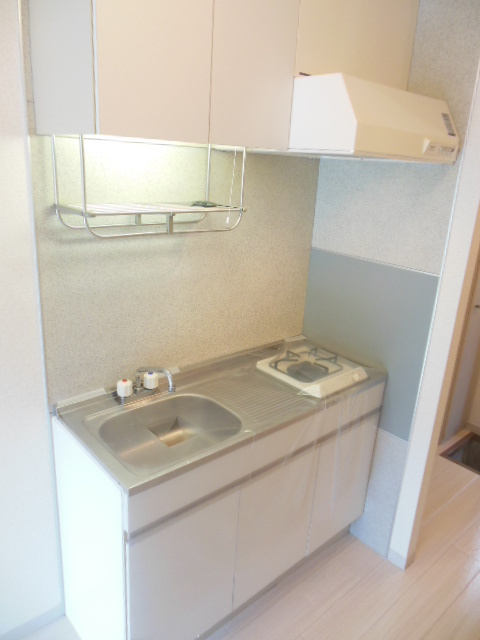 Kitchen. It is not cooking there cutting board space in the 1-neck gas Installed