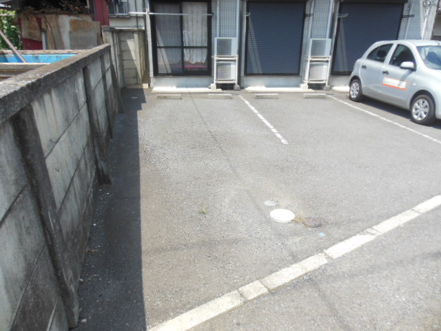 Parking lot. On-site parking is also equipped