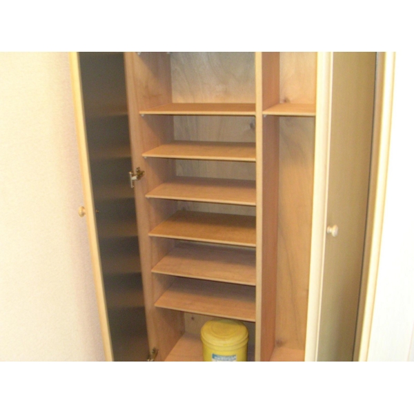 Entrance. Entrance storage