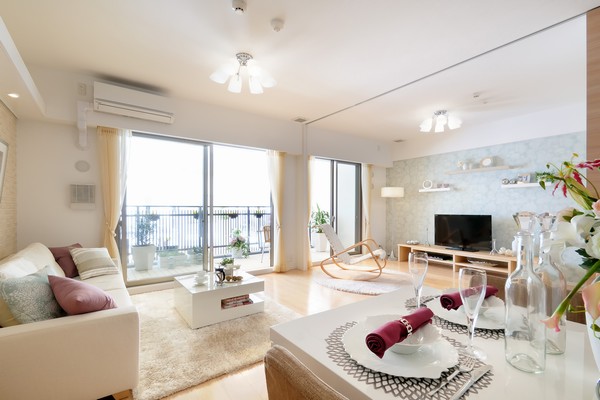 living ・ Dining from the south-facing opening, You plenty of light enters throughout the day