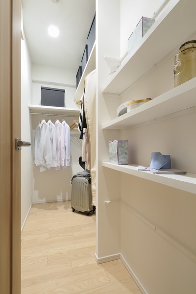 Other multi-closet bulky clothing, Suitcase or small parts also refreshing