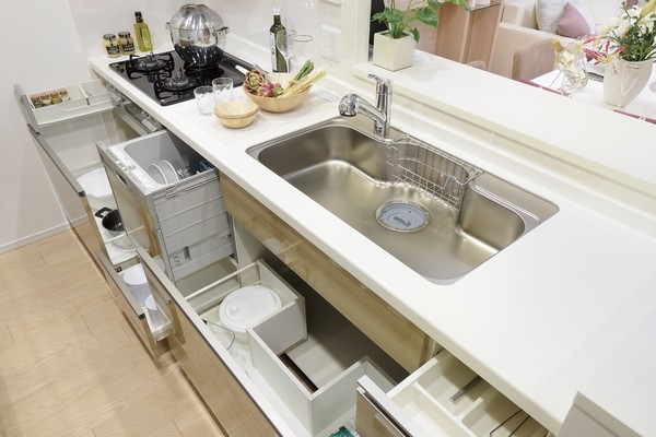 Easy to put away easily taken out as well, such as sliding storage cookware