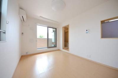 Living and room.  ☆ Image is an image ☆ 