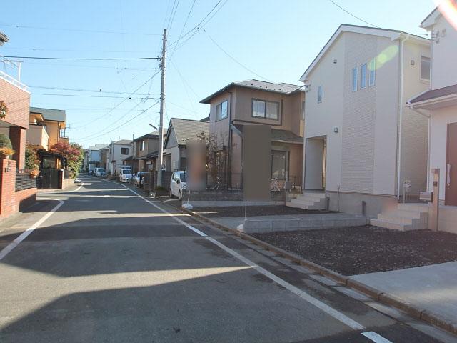 Local photos, including front road. Contact road situation