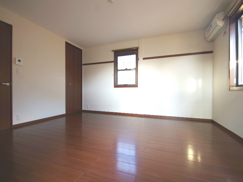 Other room space. This bright, two-sided lighting!