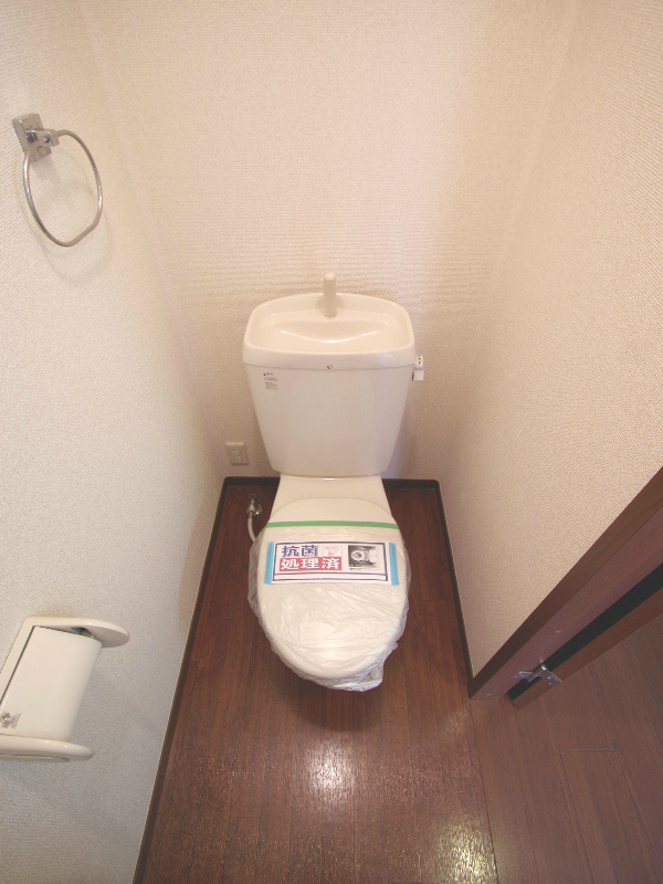 Toilet. Clean toilets!