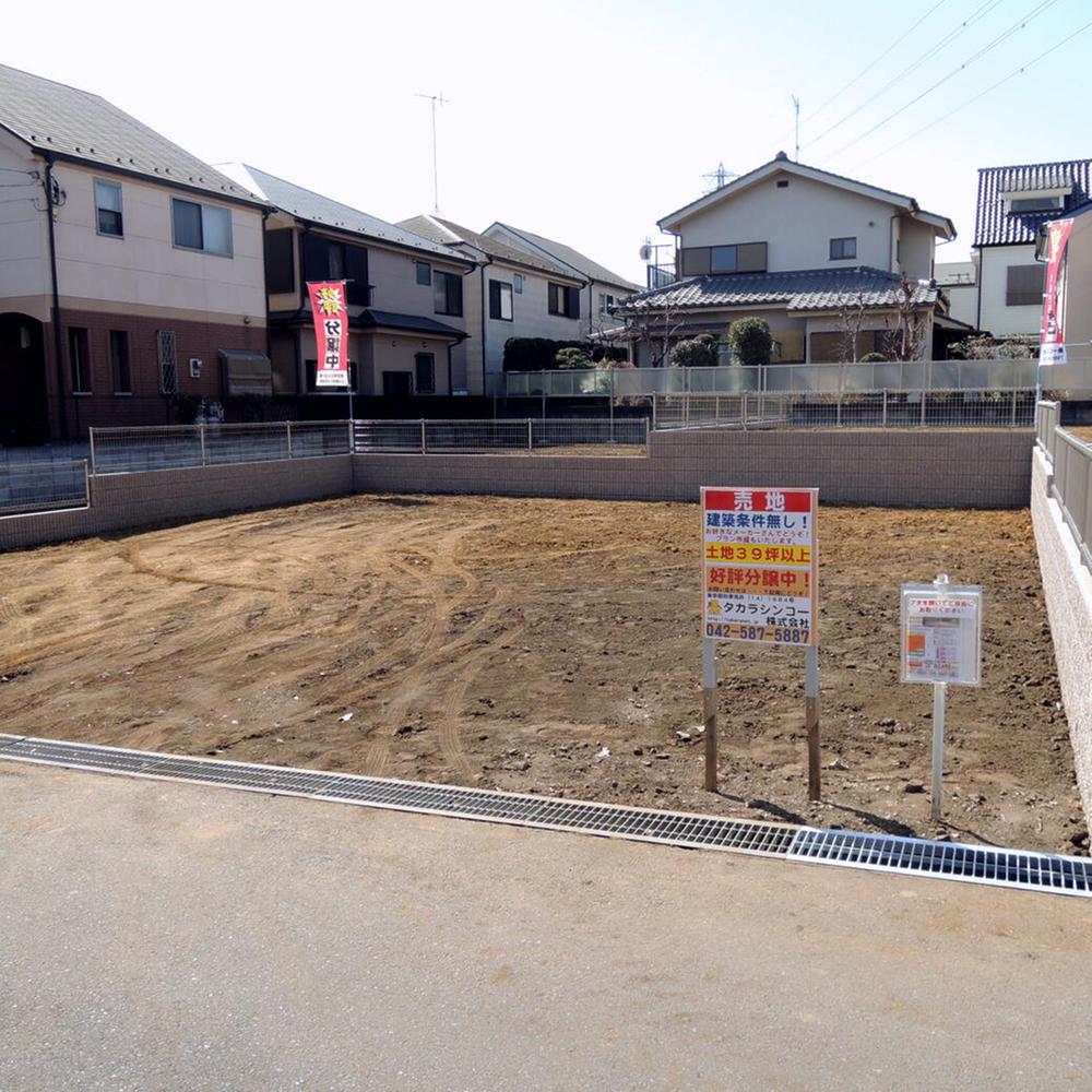 Local photos, including front road. Local (March 2012) shooting