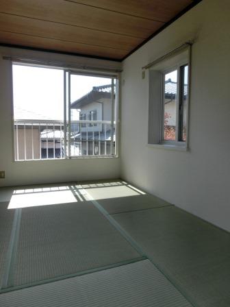 Living and room. It is a corner room